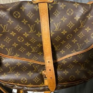 Authentic Louis Vuitton saumur 35 bag